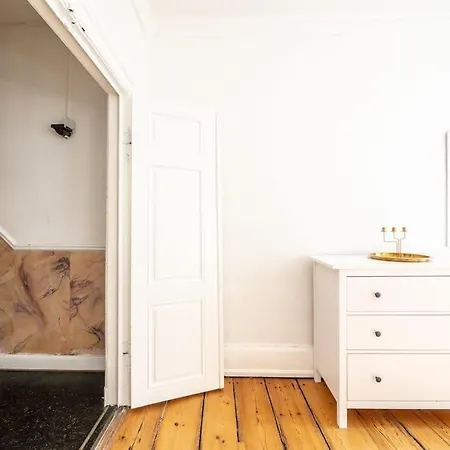 Apartment White Douplex Charm: Big Flat In The City Centre *